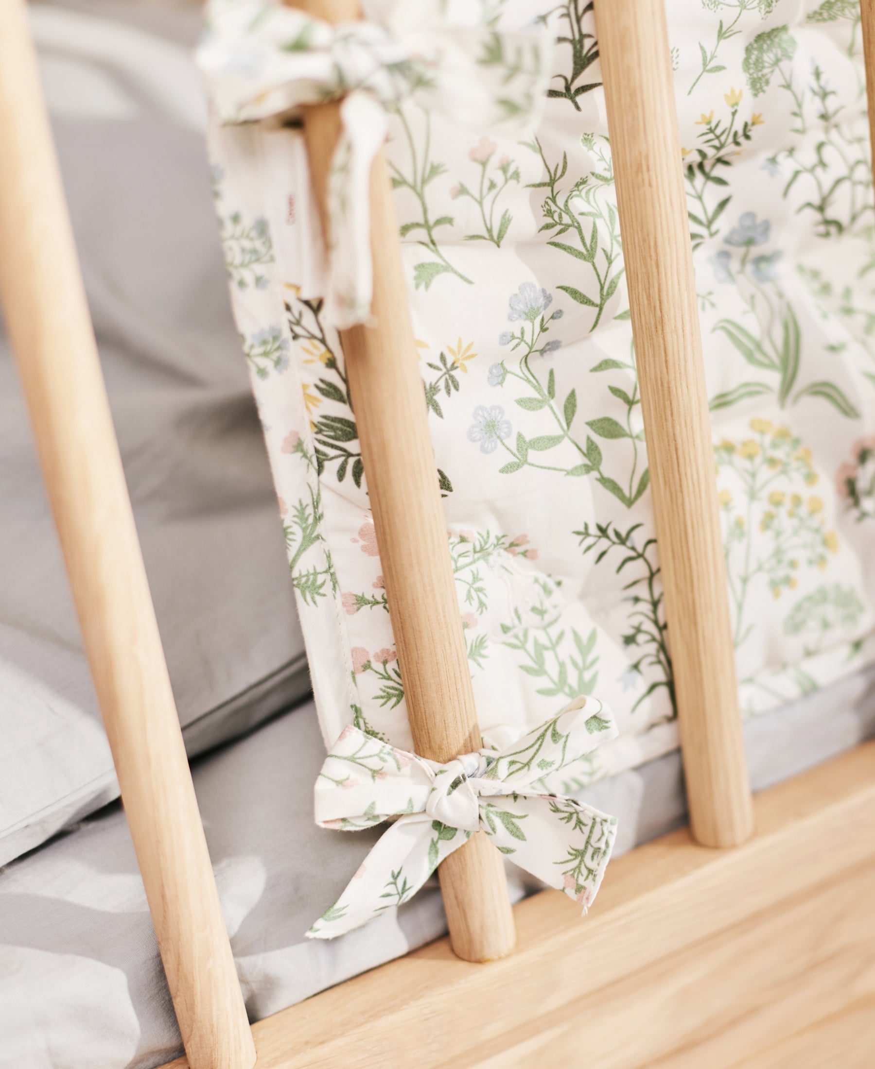 Nori Cot Bumper, Summer Flowers