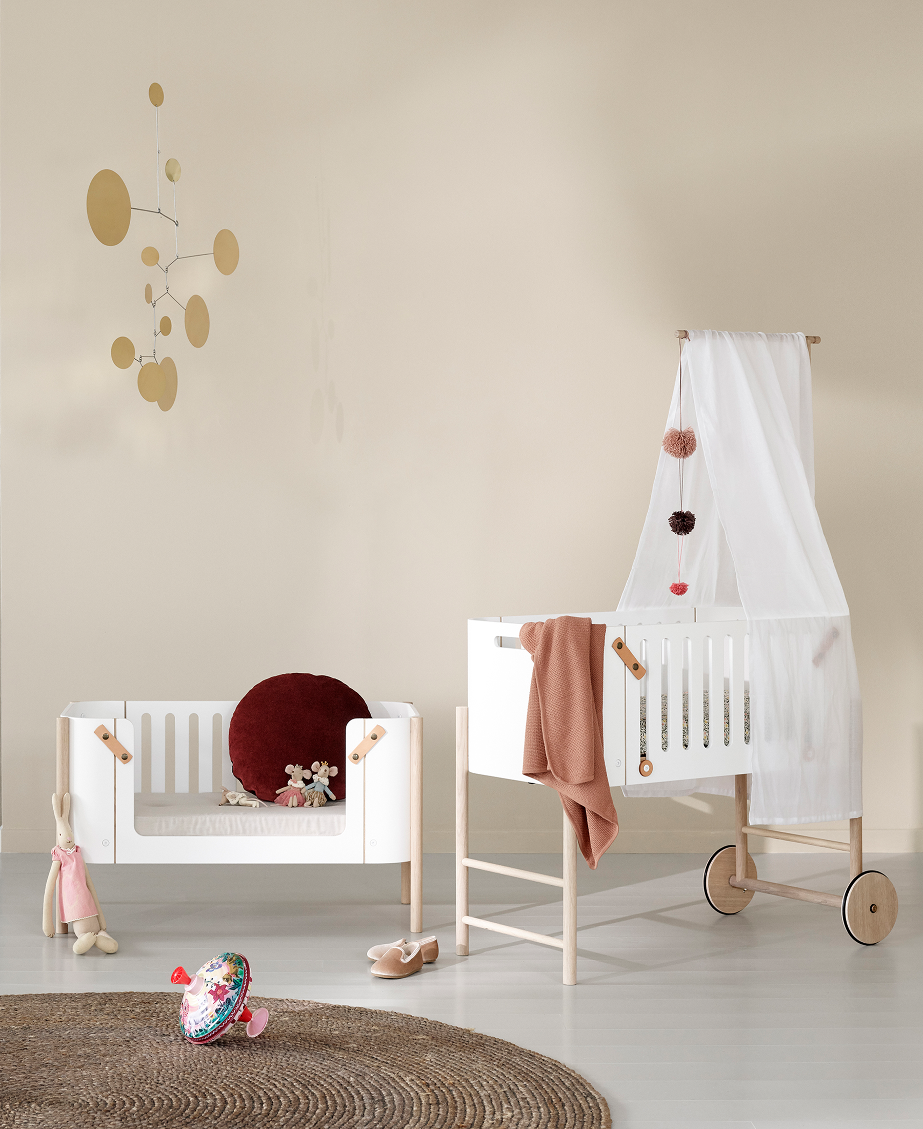 Holder for Wood co-sleeper bed canopy & mobile, oak