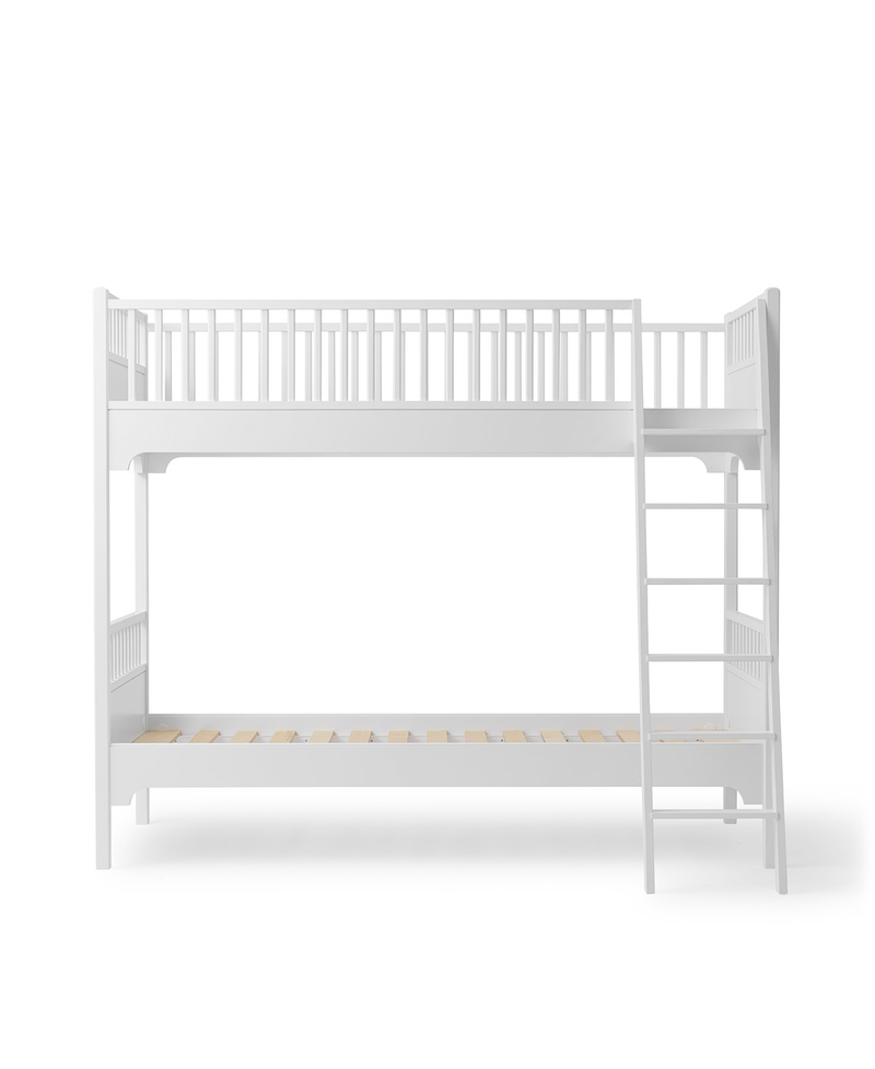 Seaside Classic bunk bed with slant ladder